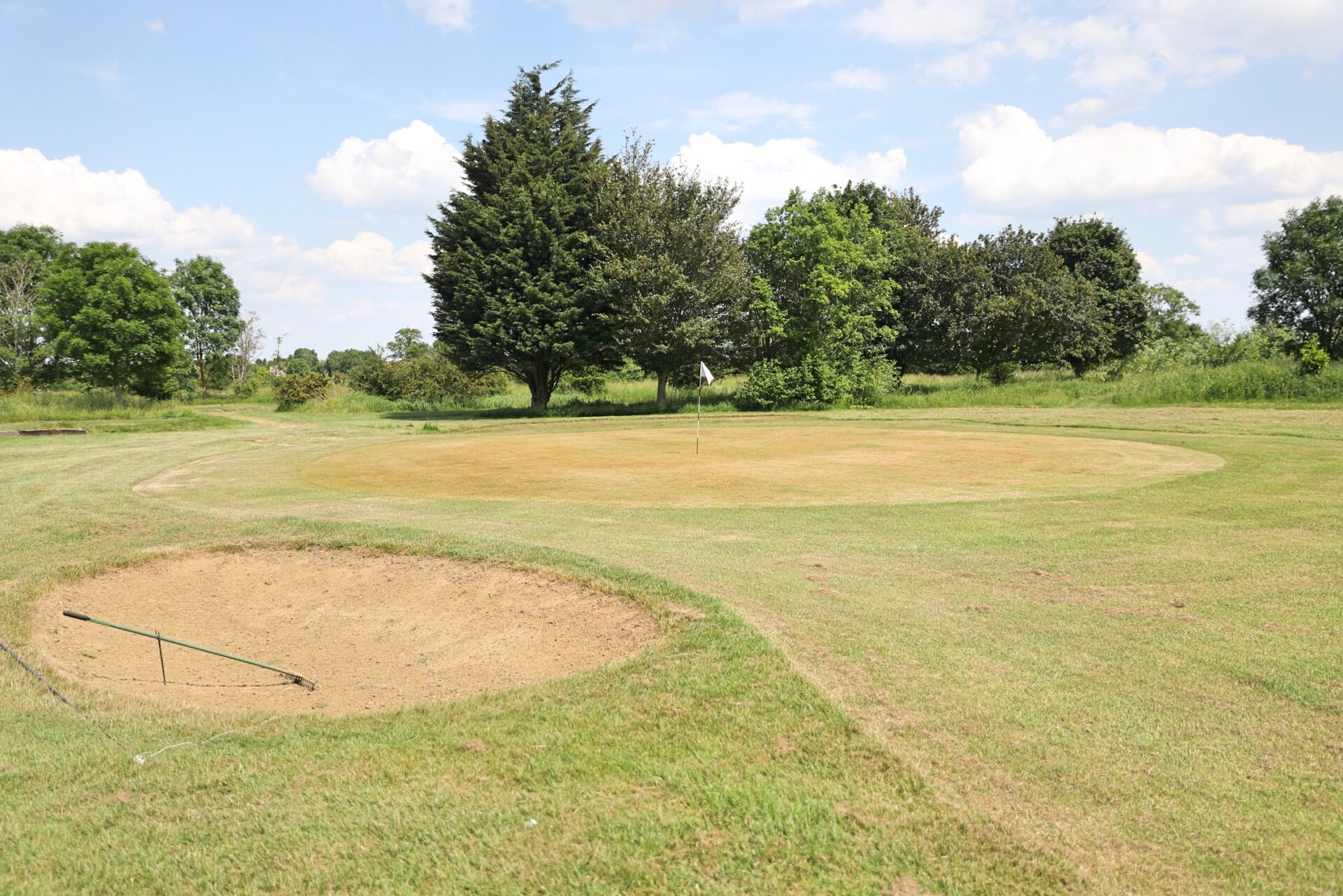 Henlow golf course hole 2 image 1